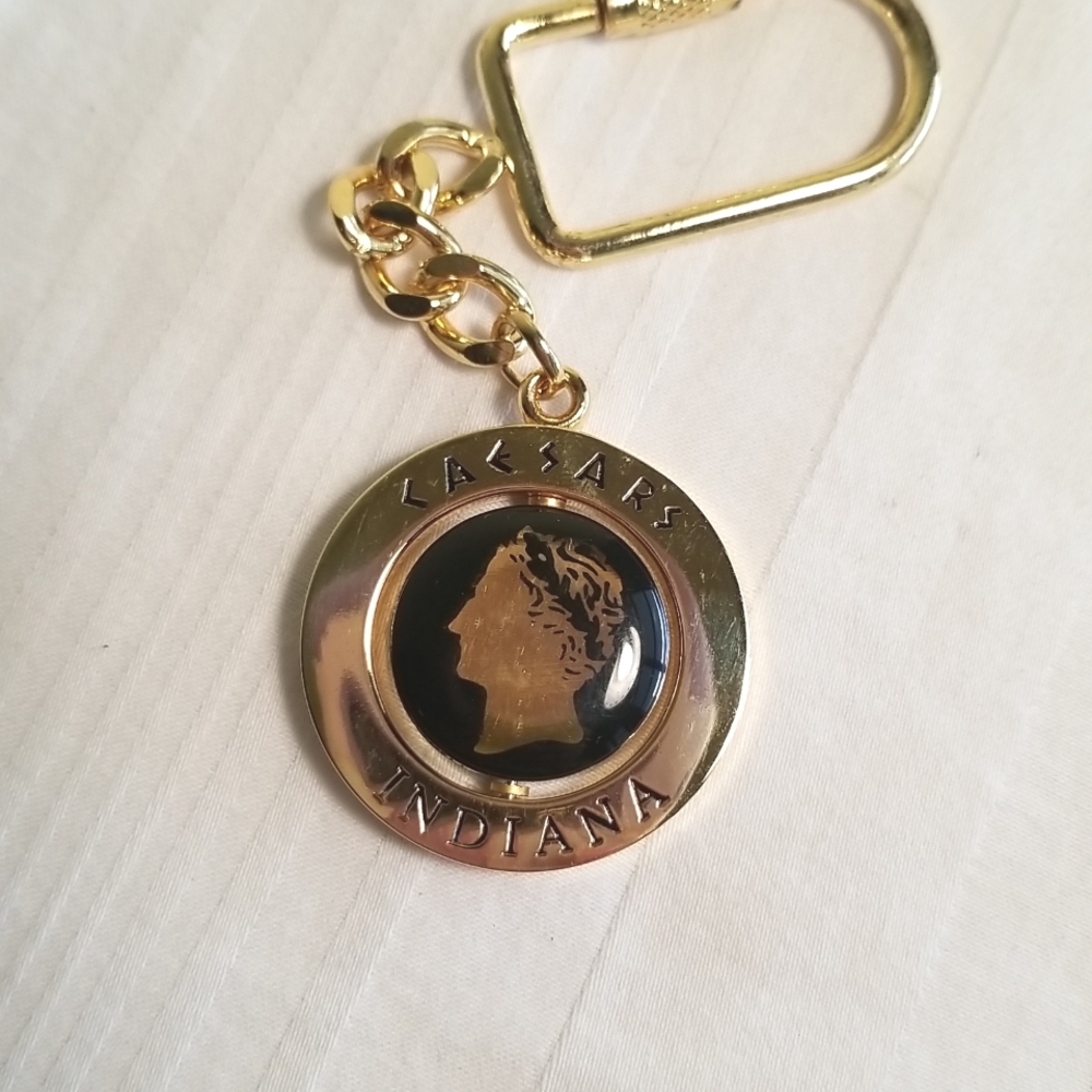 New Gold Caesars Indiana Spinner Keychain - Picture 2 of 3